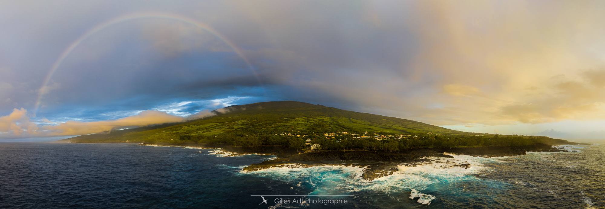 Lever du jour sur Saint Philippe - Ile de la Réunion